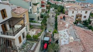 Hortumun vurduğu Alaçatı'da yaralar sarılıyor!
