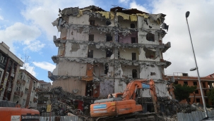 İzmir'de ilk kez bir fay hattının üzeri yerleşime kapandı 