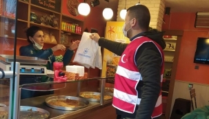 Konak'ta selden etkilenen vatandaşa ikram ve hijyen desteği!