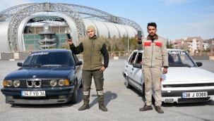 Otomobili 'temassız ve şoförsüz' çalıştıran yazılım geliştirdiler!