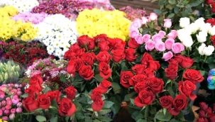 Sevgililer Günü öncesinde çiçek mezatlarında hareketlilik