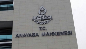 AYM'den yaşlılık aylığı kararı: İşten çıkmak şart değil