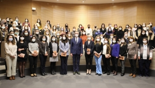 Başkan Arda’dan kadın çalışanlara kitap armağanı 