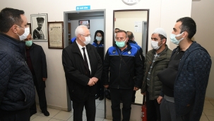 Başkan Selvitopu, saldırıya uğrayan zabıta memurlarını ziyaret etti. 