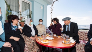 Başkan Soyer ilçe turlarına Torbalı'yla devam etti 