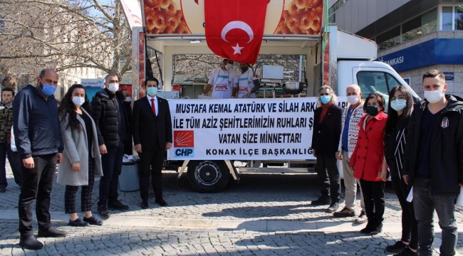 CHP Konak İlçe Başkanlığı, şehitler için lokma döktürdü
