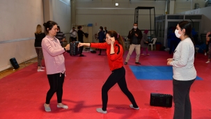 Çiğli Belediyesi’nden kadınlara Öz Savunma Eğitimi!