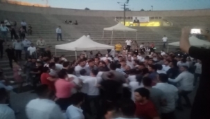 Gençlik kongresinde gazetecilere saldıranlar ihraç edildi!