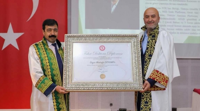 İKÇÜ rektöründen 'Gençleri Evlendirme Vakfı' başkanına Fahri Doktora!