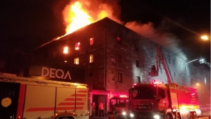 İzmir'de gece yarısı korkutan yangın! Atölye kül oldu