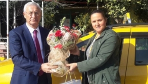 İzmir'in tek kadın taksicisi Şoför Nebahat!