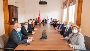 İzmir Konfederasyonu'ndan Başkan Soyer'e ödül