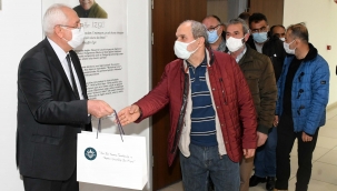 Karabağlar Belediyesi’nden kahvehane esnafına nakdi yardım