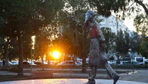 Karşıyaka'da sağlık emekçilerine saygı anıtı açıldı!