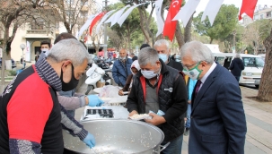 Ödemiş’te şehitler için pilav ikramı 