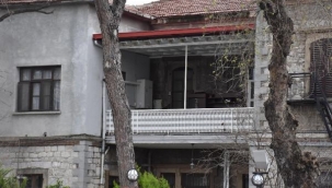 Tarihi binada 'PVC' tepkisi: TCDD'nin lojmanında geri adım!