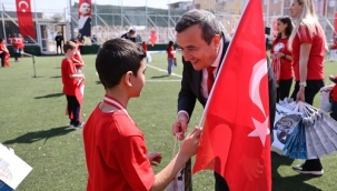 Batur'dan 23 Nisan'a özel  mesaj