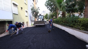 Bayraklı'nın sokakları yenileniyor