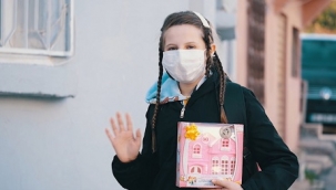 Buca'nın dört bir yanında çocuklara 23 Nisan hediyesi