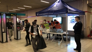 İzmir'de metro yolcuları unutulmadı! Bin 500 kişilik kumanya dağıtıldı