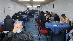 Çatıya gözcü koymuşlar.. Hayvan çiftliğine kumar baskını!