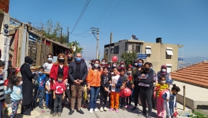 CHP Narlıdere gençliğinden miniklere bayram hediyesi