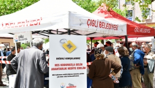 Çiğli’de vatandaşlara HES kodlu anahtarlık dağıtıldı