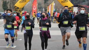 Efes Ultra Maratonu kitap bağışında da limitleri zorladı