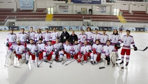 İzmir Buz Hokeyi Takımı'nda hedef kupayı almak!