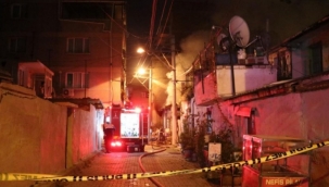 İzmir'de müstakil ev alev alev yandı!