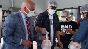 Kemalpaşa’da 15 bin kişiye sıcak yemek 4 bin koli