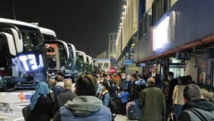 Otogarlarda tam kapanma yoğunluğu gece de devam etti