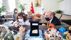 Öykü Arin’den Başkan Soyer'e teşekkür ziyareti 