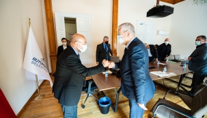 Soyer Balkan derneklerinin temsilcileriyle bir arada 