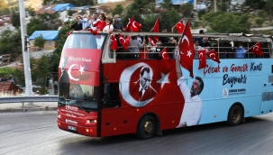 Bayraklı'da 19 Mayıs coşkusu mahallerde yaşandı