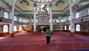 Bayraklı'da camiler bayrama hazır