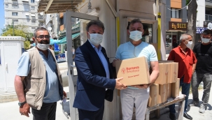 Bornova'da 350 taksici ve minibüsçüye temizlik kolisi 