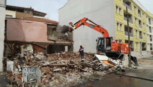 Gaziemir’de riskli yapılar yıkılıyor!