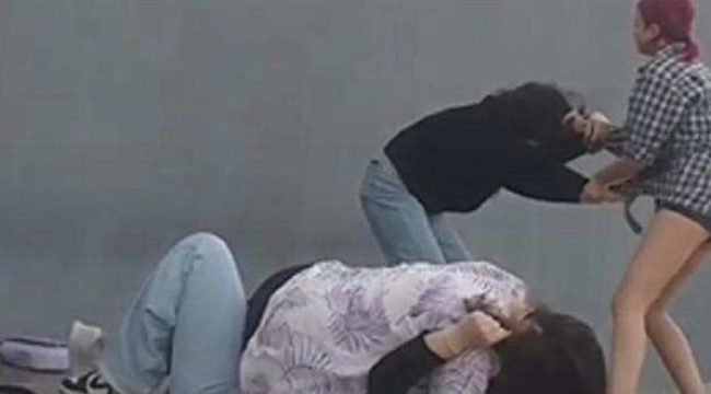 İzmir'de 'fenomen' olmak için iki kişiyi döven çocuklara gözaltı!
