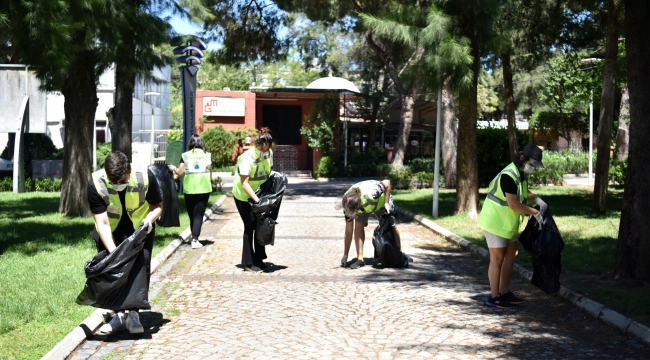 Bornovalı öğrencilerden örnek davranış