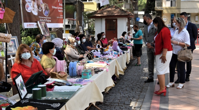 Bornovalılar online kurslarda öğrendikleriyle sergi açtılar