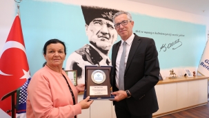 Gaziemir'de sokak hayvanlarına adanmış bir ömür 