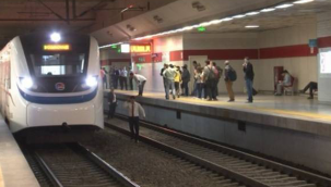 İZBAN'da ölüme atladı!