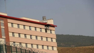 İzmir'de Geri Gönderme Merkezi'nde yangın çıktı, 1 sığınmacı öldü 