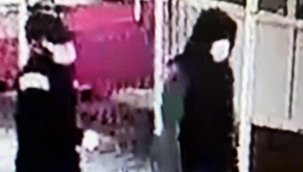 Magandalar yaşlı çifte dehşet yaşattılar!