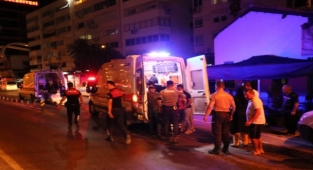 Bayraklı'da 'omuz atma' kavgası kanlı bitti: 1 ölü, 3 yaralı