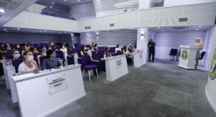 Çocuk istismarı için farkındalık: Buca'da mavi kurdele çocuklar için bileklerde