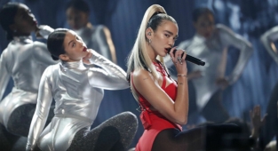 Dua Lipa kendi fotoğrafını paylaştığı için davalık oldu