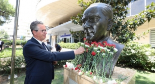 Gaziemir’de Atatürk büstü açıldı