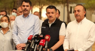 Pakdemirli: Yangınlara 3 uçakla müdahalemiz sürüyor